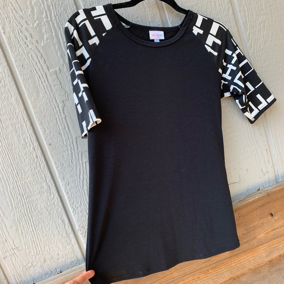 LuLaRoe geometric patterned color block t-shirt - Picture 4 of 6